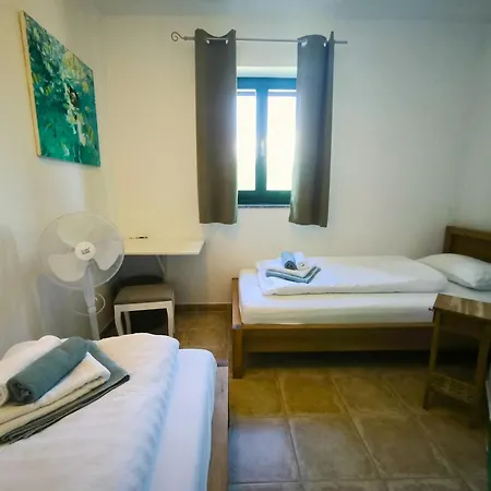 Mikulica Ferienhaus Dobrinj