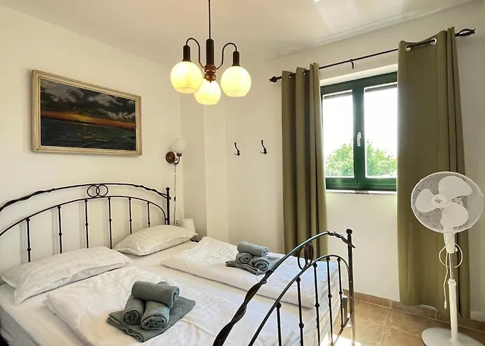 Villa Mikulica *